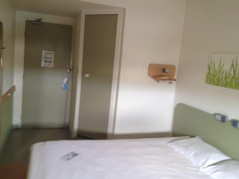 B&B Hotel Cergy Пьерле Экстерьер фото
